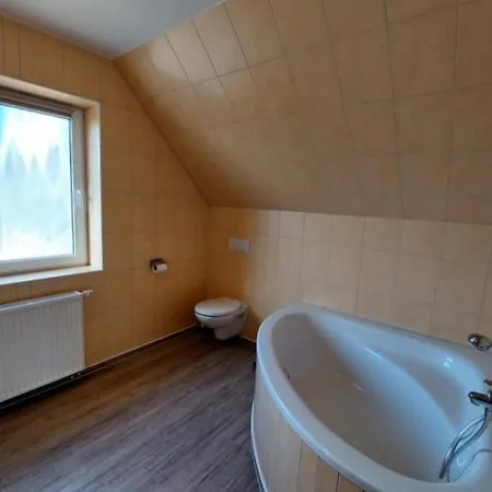 25 - Geschmackvolles Ferienhaus Mit Eckbadewanne & Kamin In *